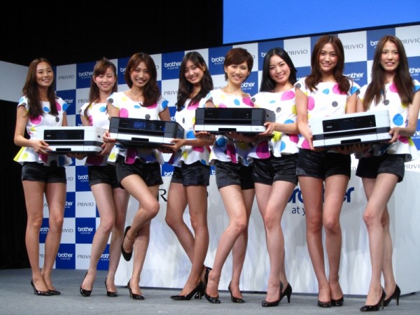 Tại sao những sự kiện thường có chân dài?